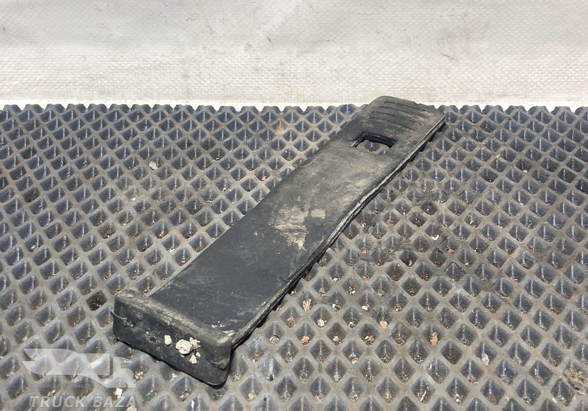 81664400192 Крепеж крыла