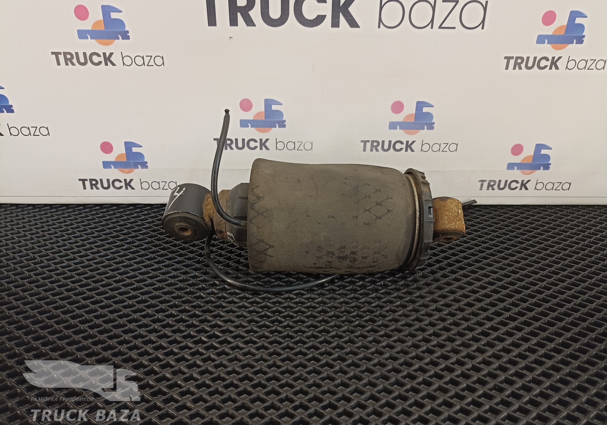 81417226069 Подушка кабины передняя