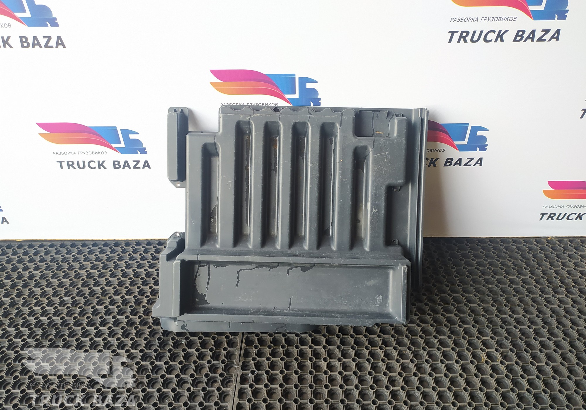 1368672 Крышка инструментального ящика для Daf XF106