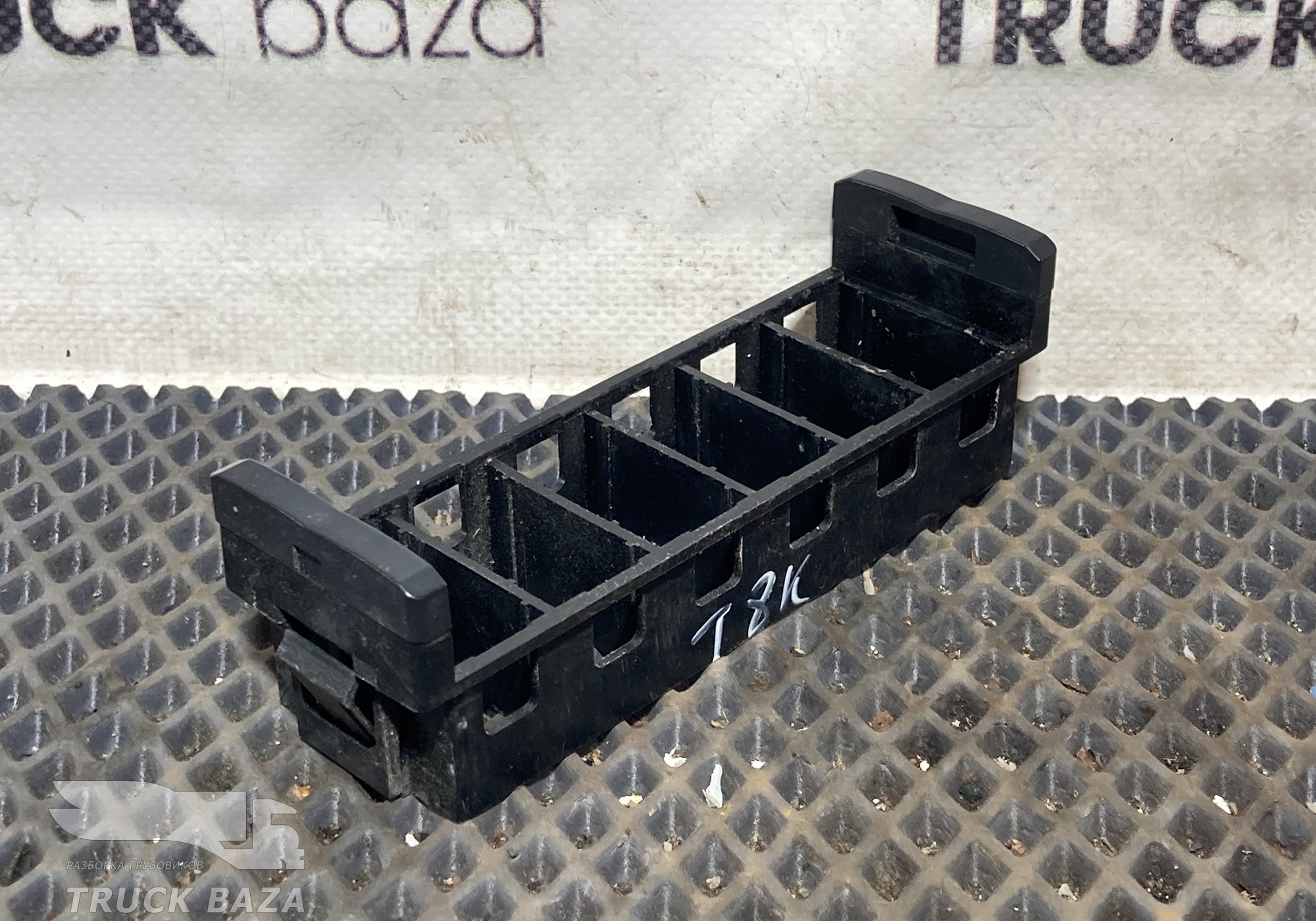 812W255035001 Рамка кнопок для Sinotruk Sitrak C7H