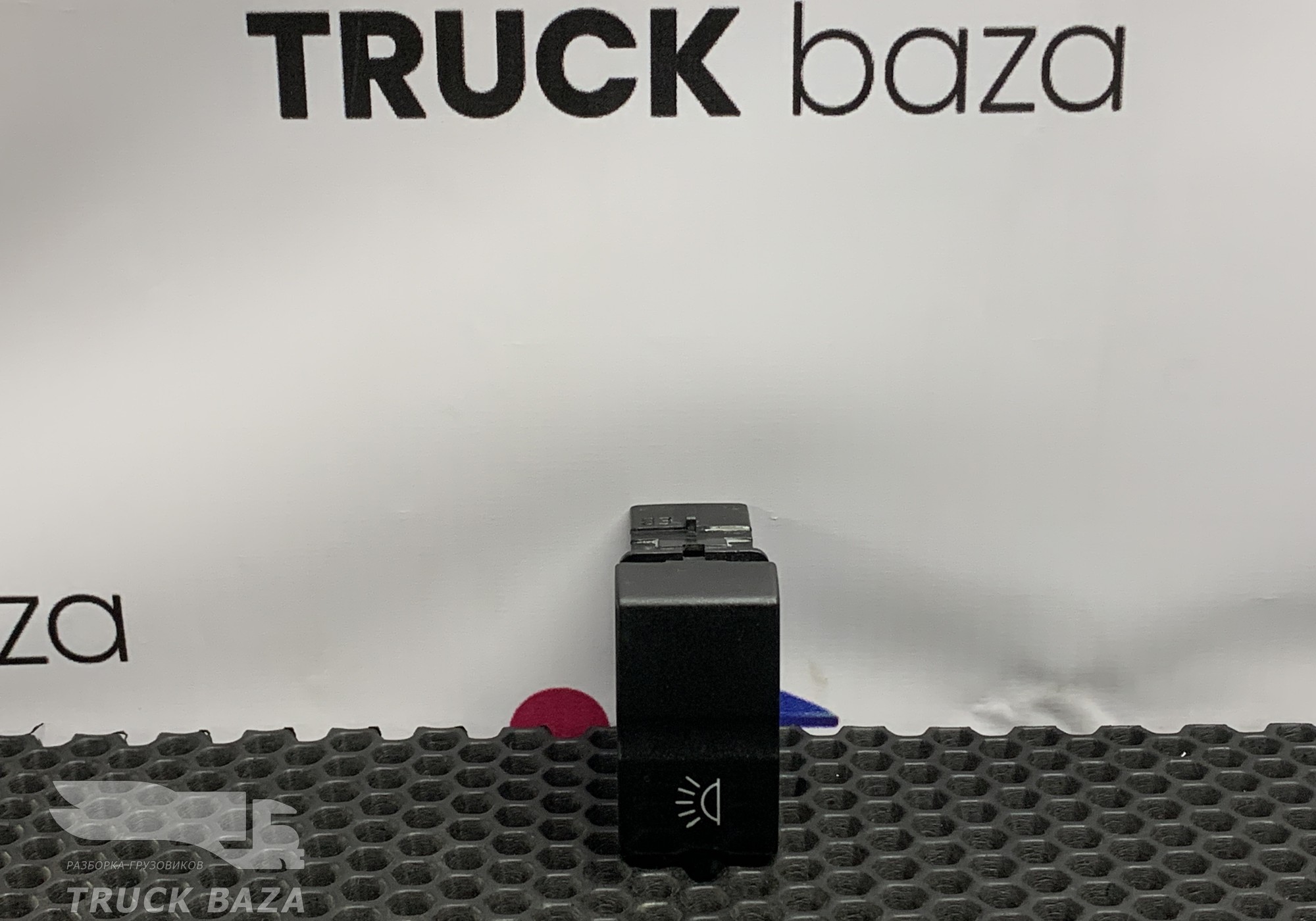 504362227 Кнопка освещения салона для Iveco Stralis II Hi-Way (с 2012)