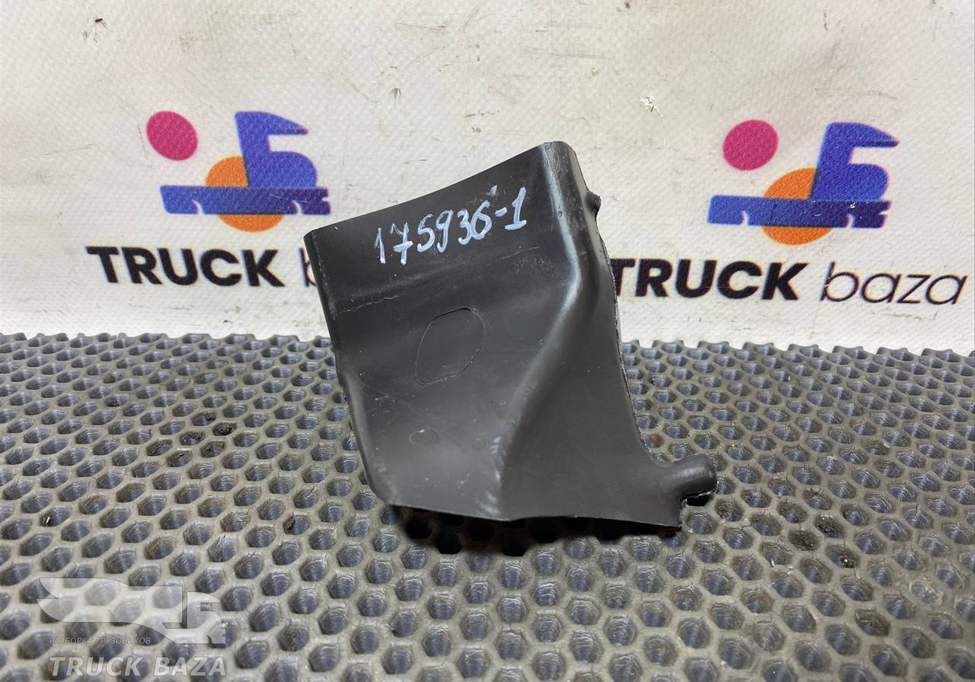 81619500317 Воздуховод отопителя