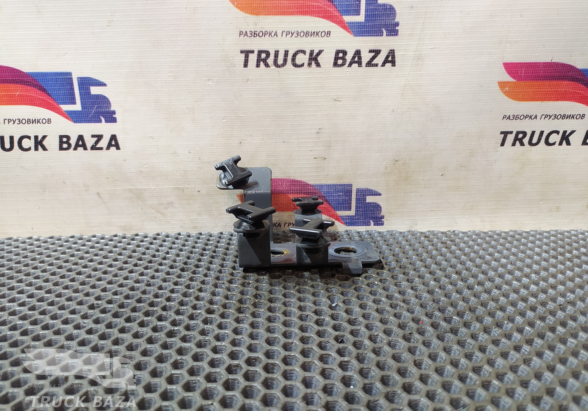 21780084 Кронштейн тормозных трубок для Volvo