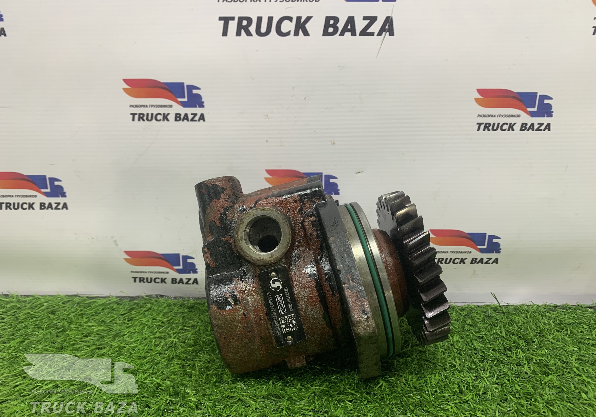 DZ97319470213 Насос ГУРа для Shacman X3000 (с 2014)