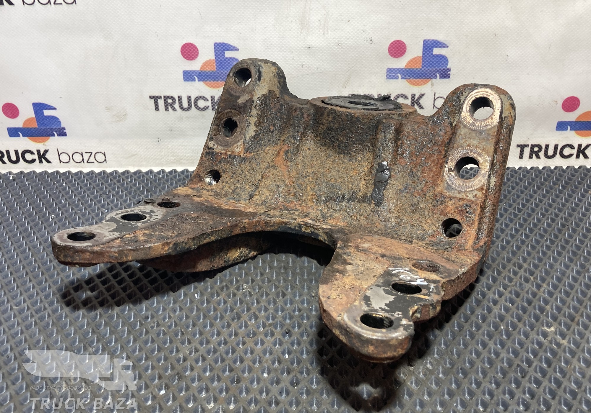 549012902448 Кронштейн передней рессоры