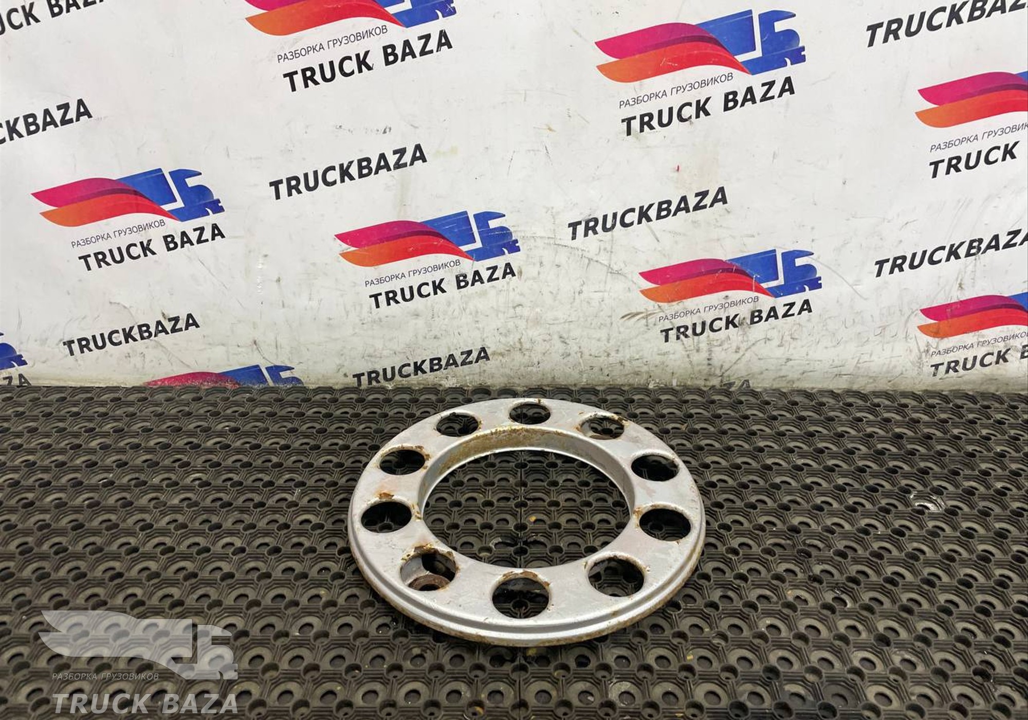 1228439 Колпак декоративный для Daf XF105 (с 2005)