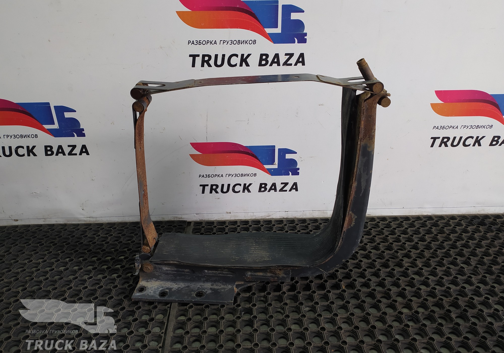 A9304701542 Кронштейн бака AdBlue для Mercedes-Benz Axor
