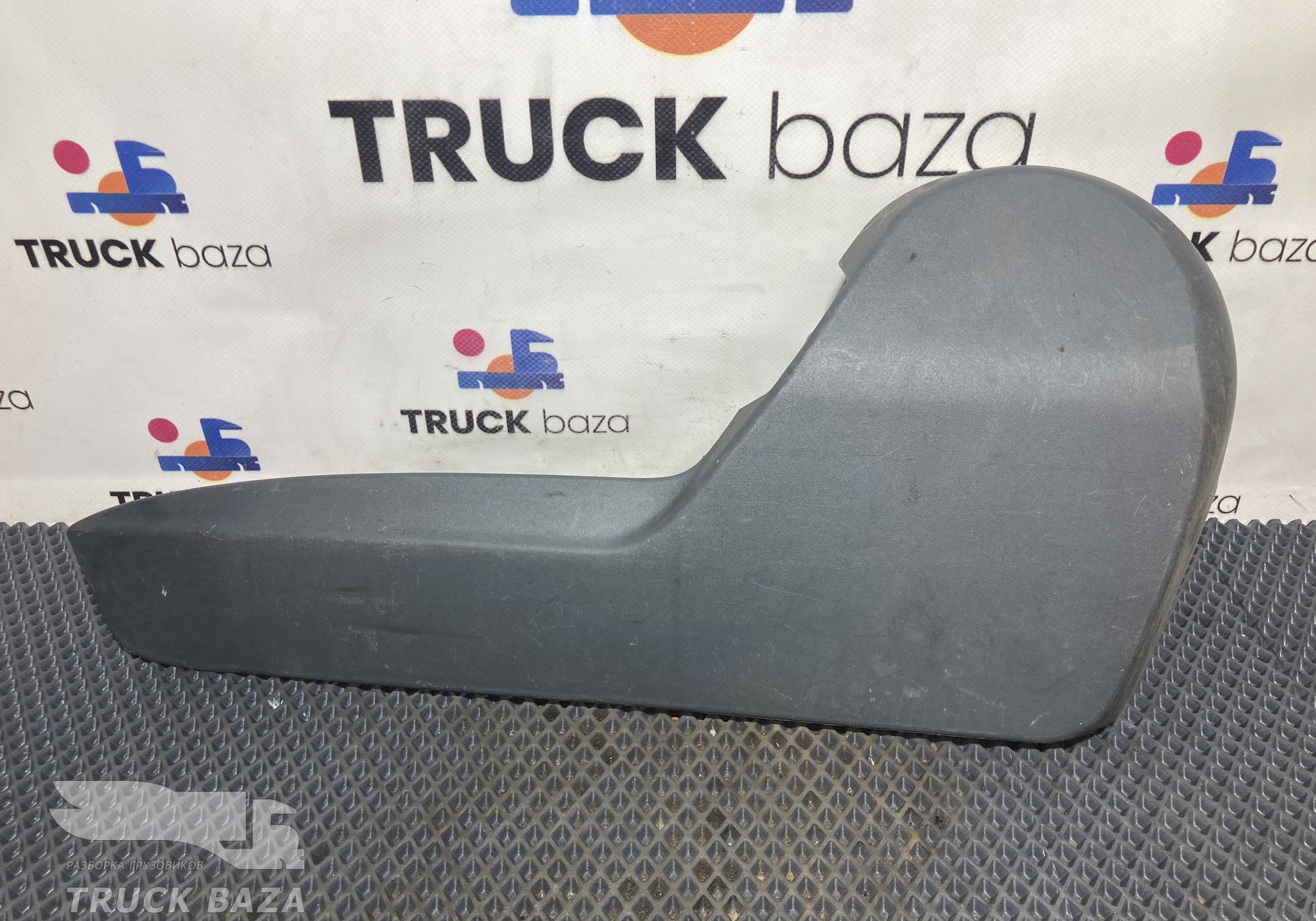 81623966026 Накладка сиденья левая для Man TGS II (с 2012)