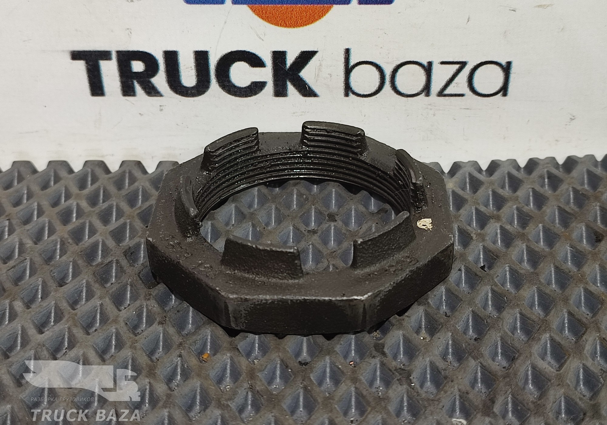 1873183 Гайка передней ступицы