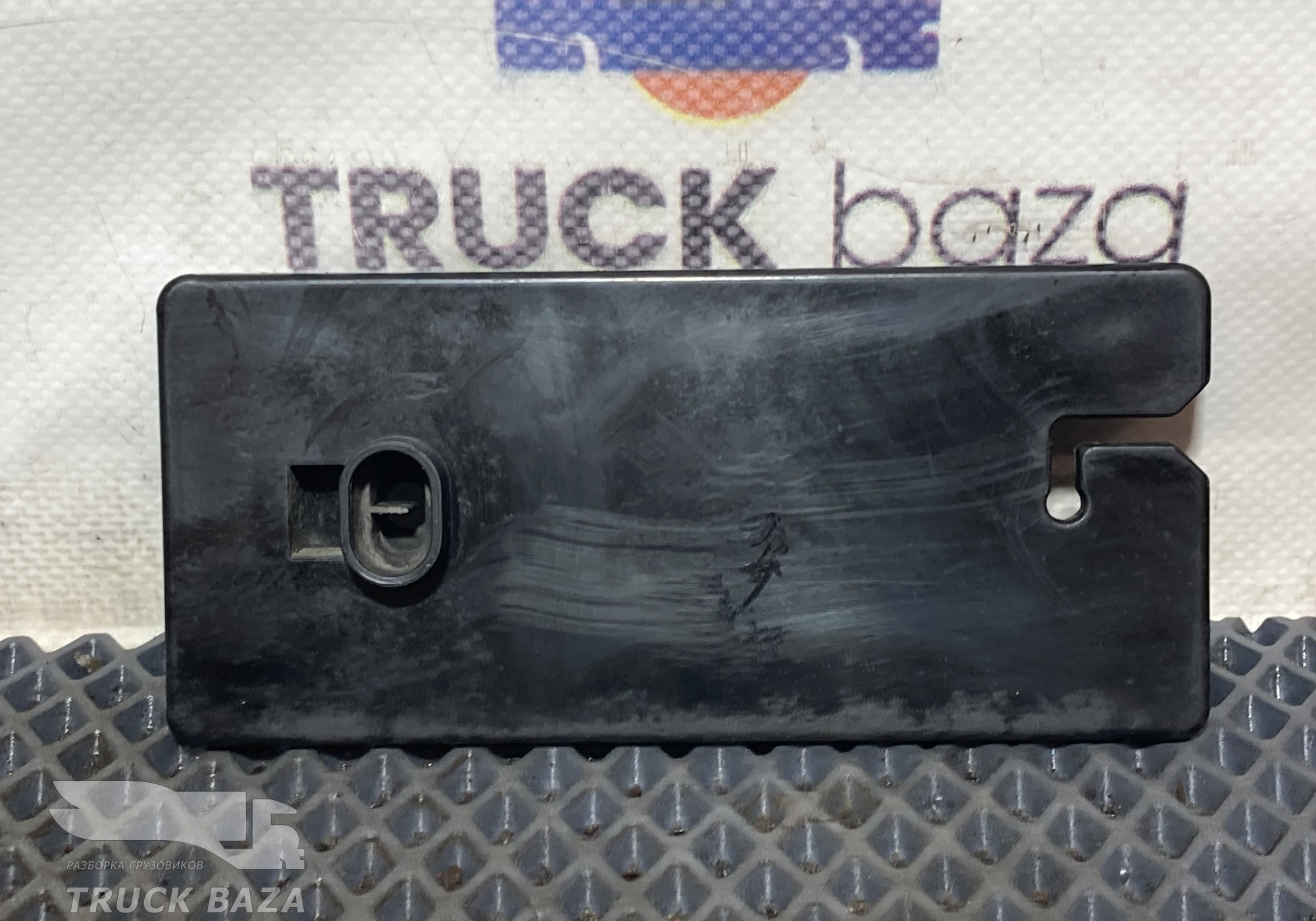 82321911 Заглушка для Renault T (с 2013)