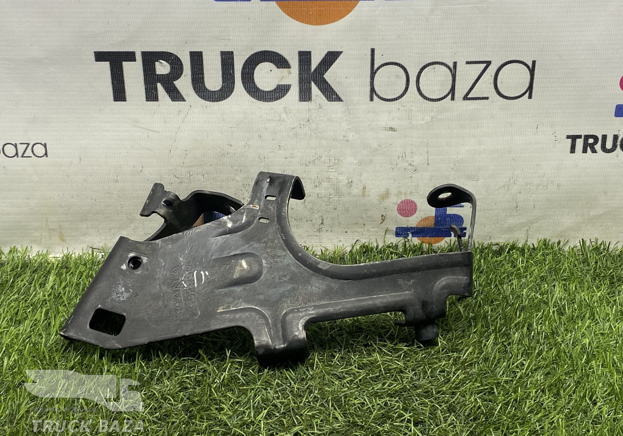 2692990 Кронштейн правой фары