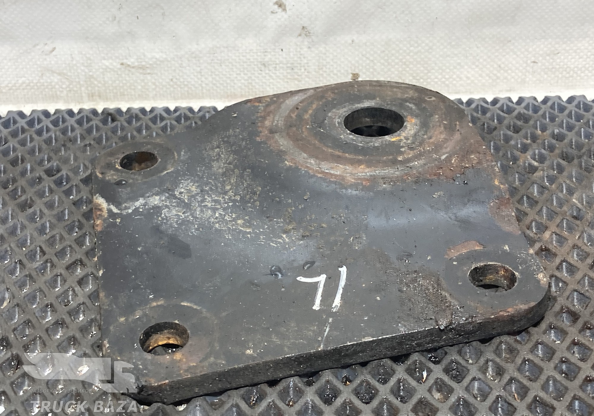 81417200118 Кронштейн передней рессоры для Man