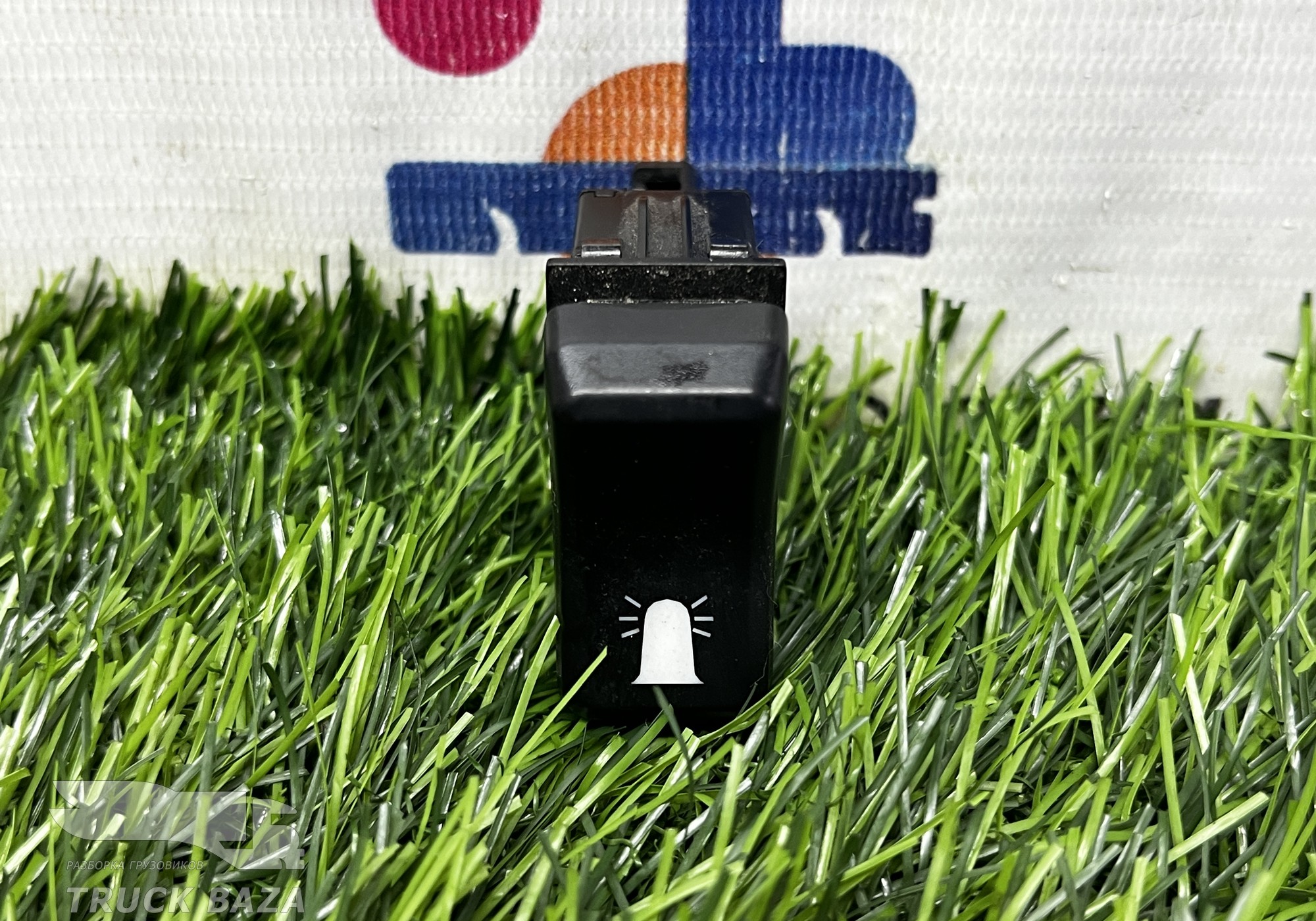 812W255036047 Кнопка включения проблесковых маячков для Sinotruk Sitrak C7H