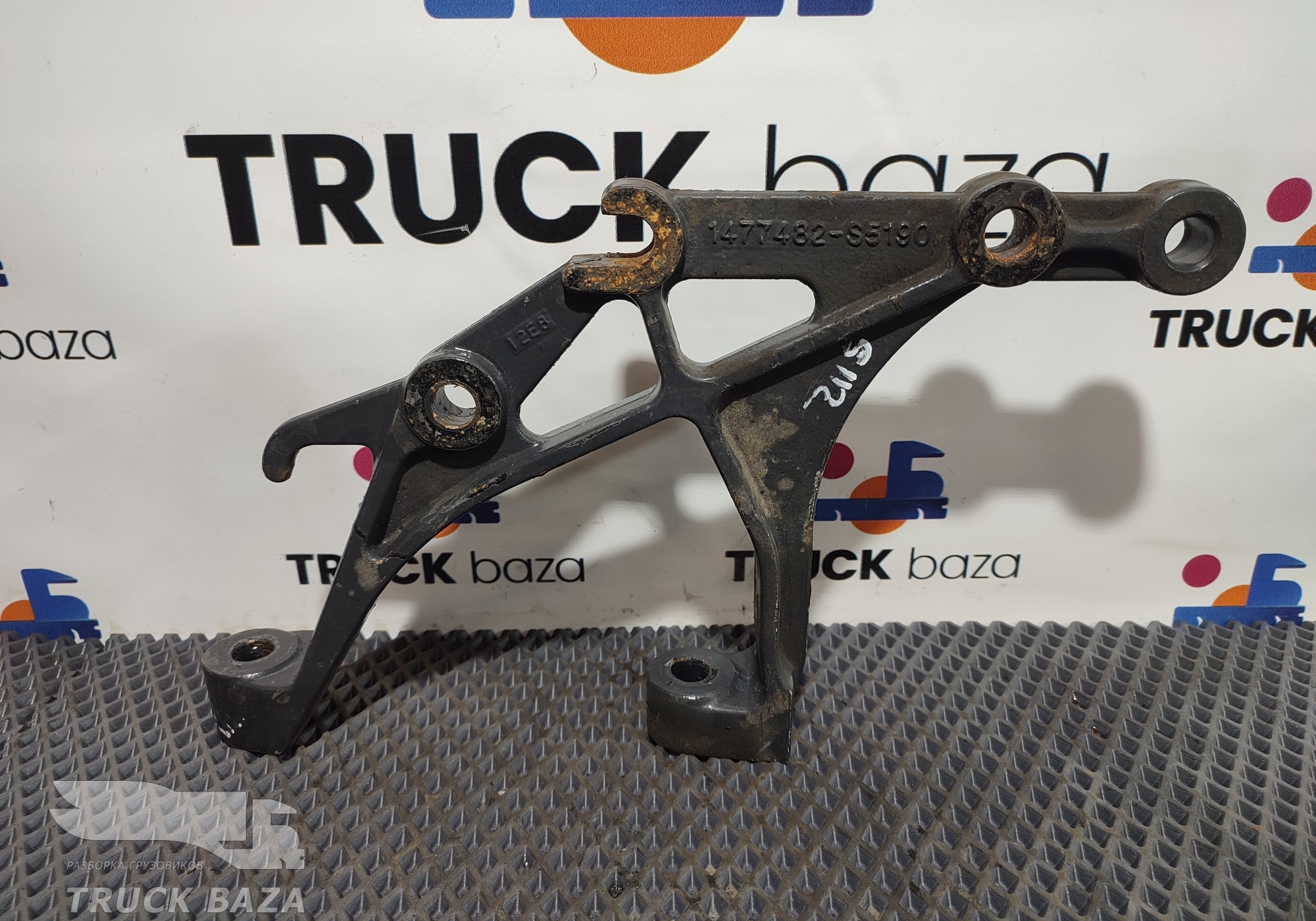 1477482 Кронштейн ящика АКБ