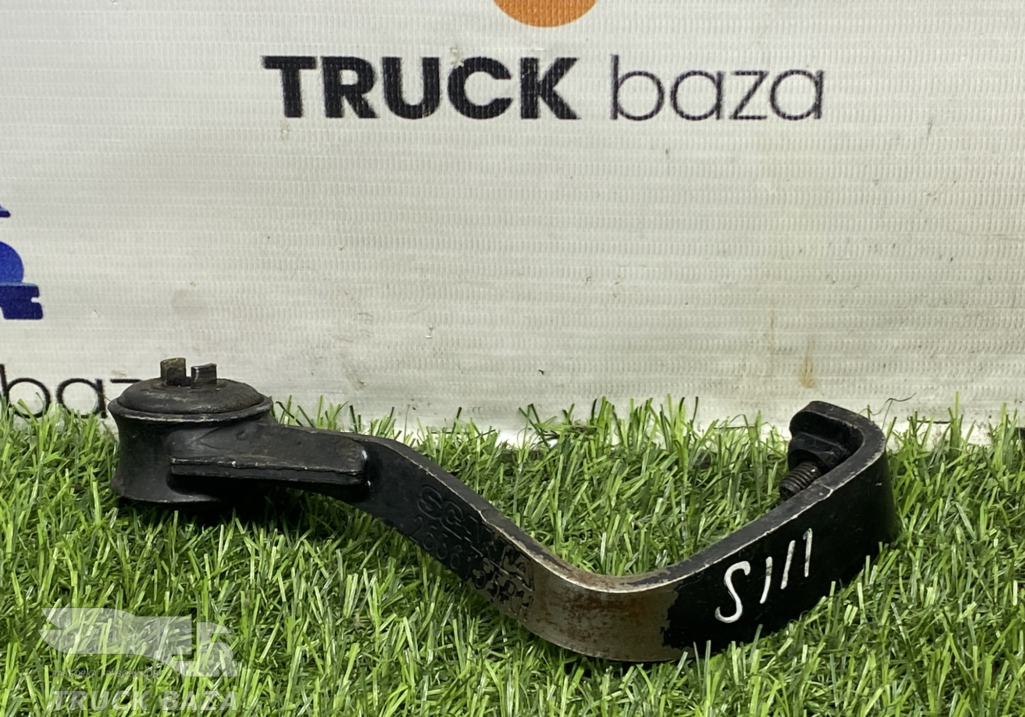 2536155 Кронштейн радиатора правый