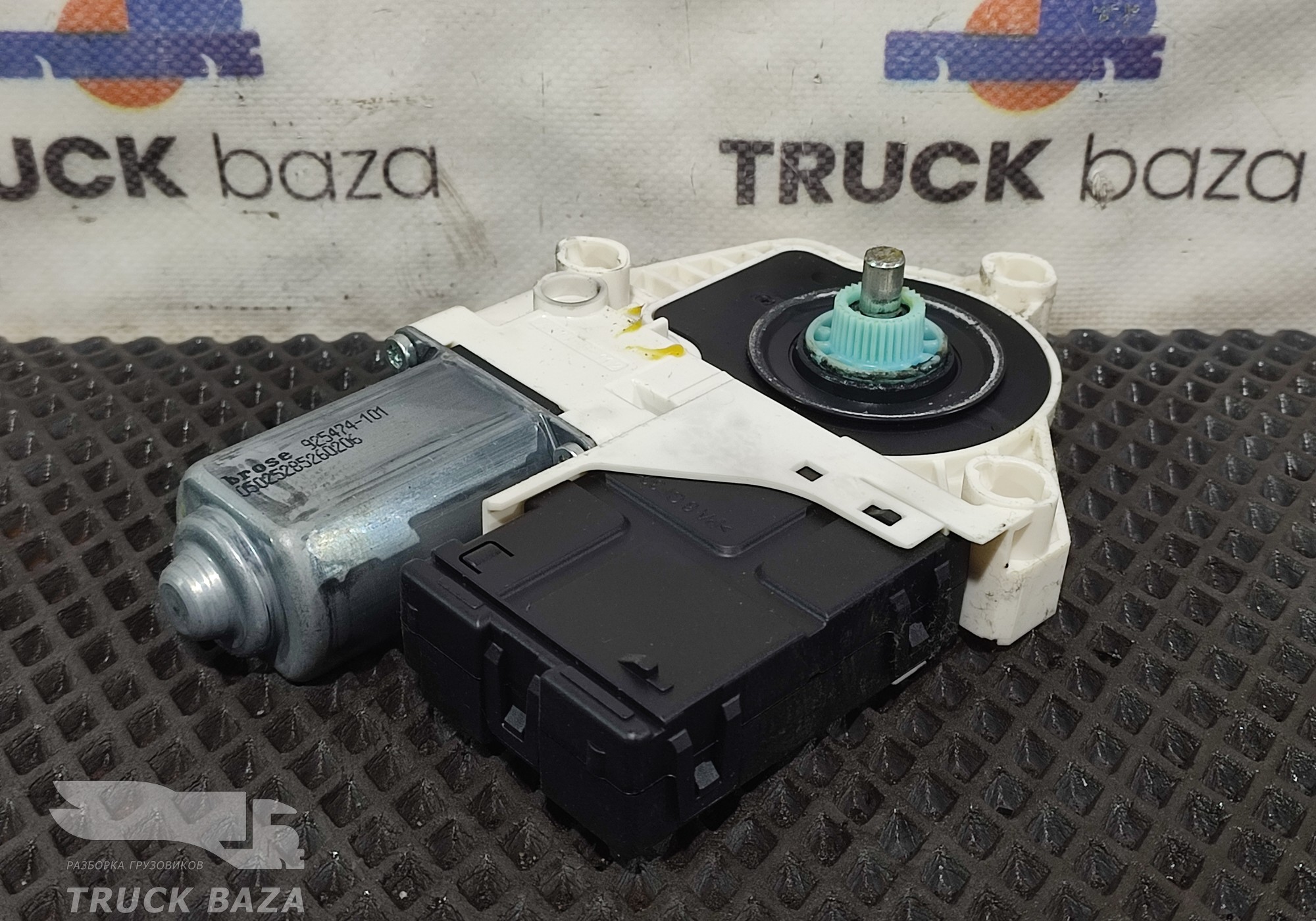 926541104 Моторчик стеклоподъемника левый