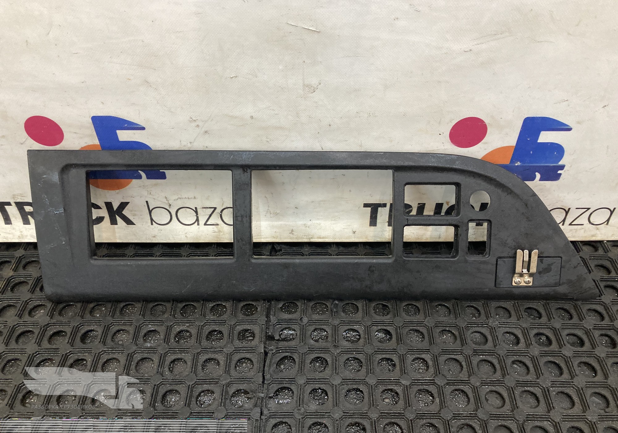 549018213021 Накладка верхней консоли левая для КАМАЗ 54901