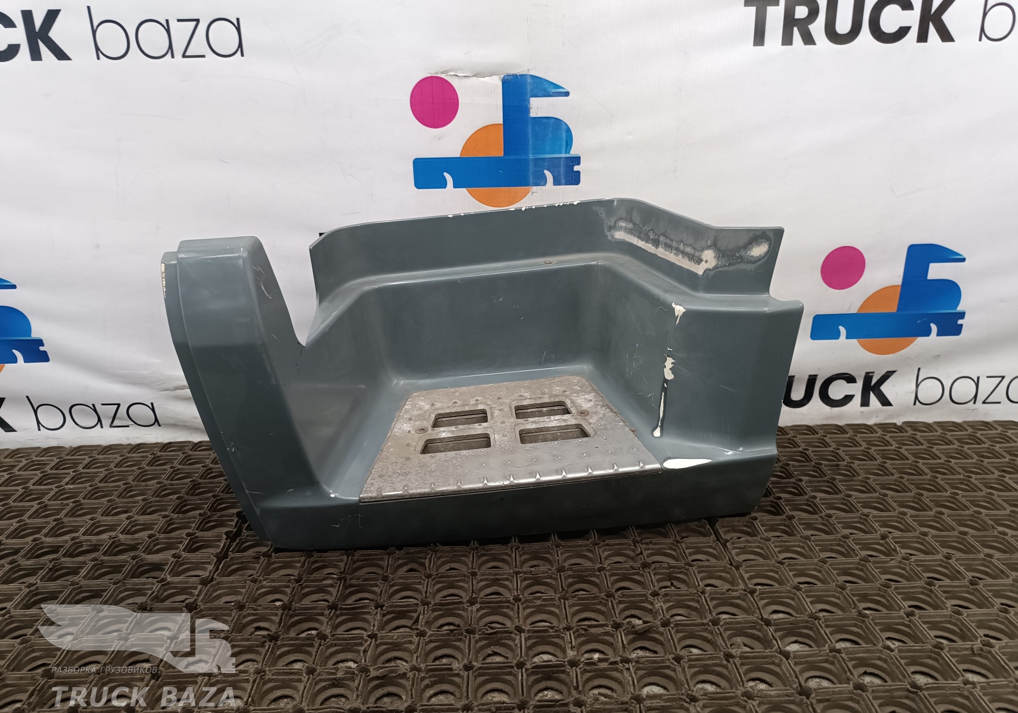 1364798 Корпус подножки левый для Daf CF III (с 2013 по 2017)