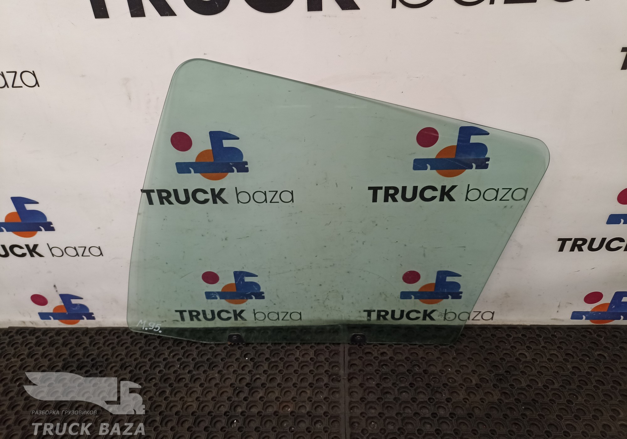 81626450039 Стекло двери правой для Man TGL