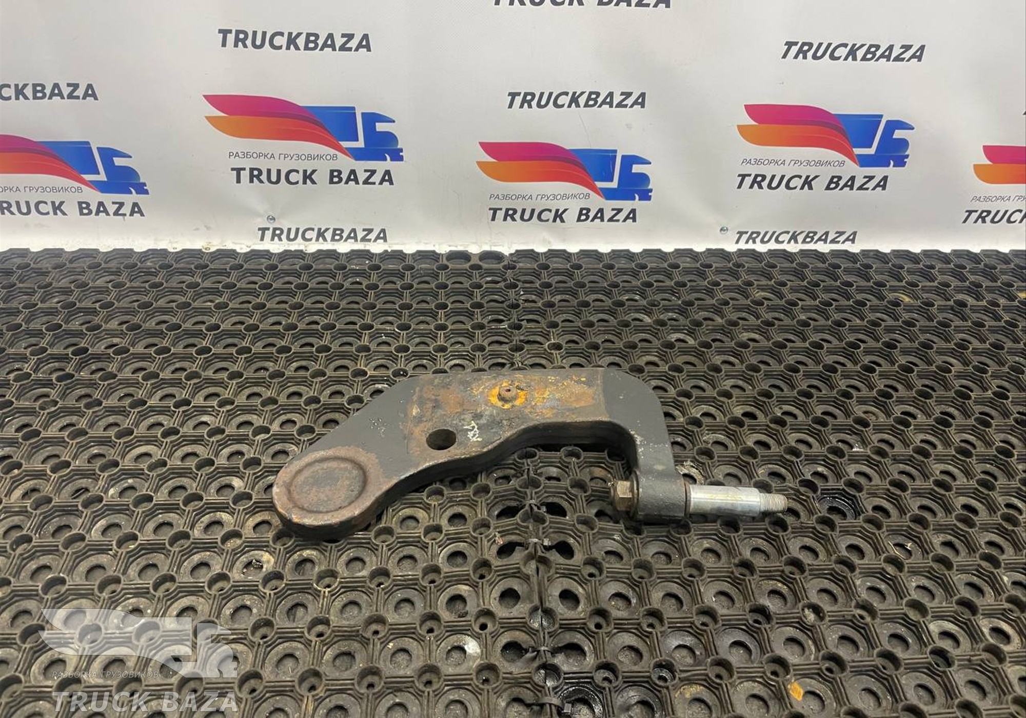 658012905534 Кронштейн амортизатора нижний правый для КАМАЗ 54901