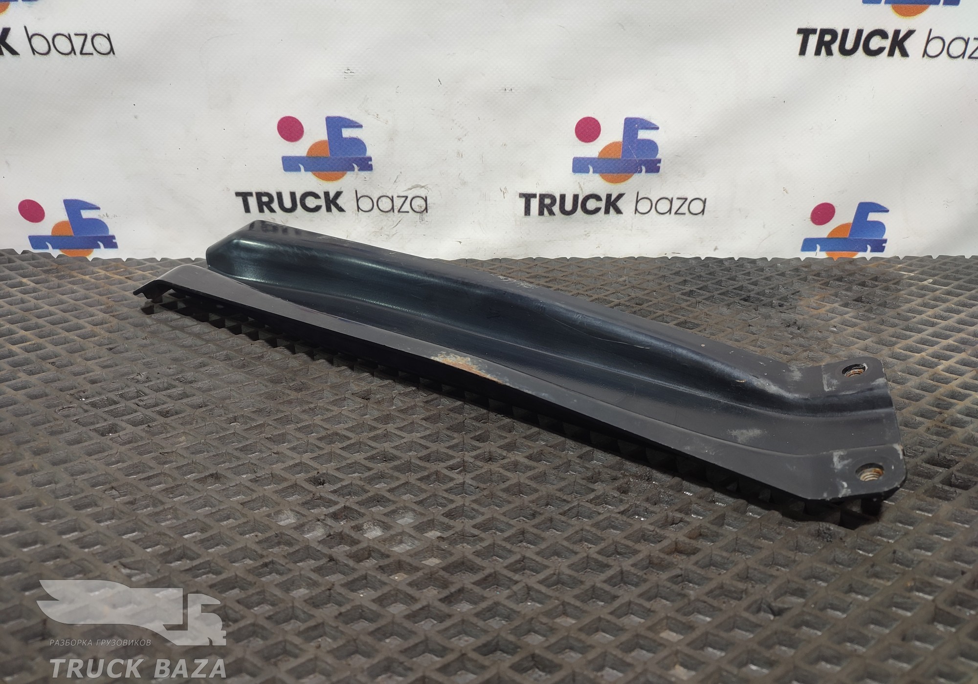 84228567 Кронштейн корпуса подножек правый для Volvo FH 4 (с 2012)