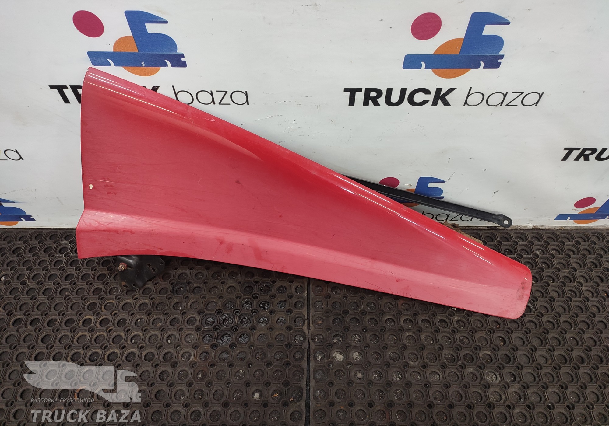 1348514 Спойлер кабины верхний правый