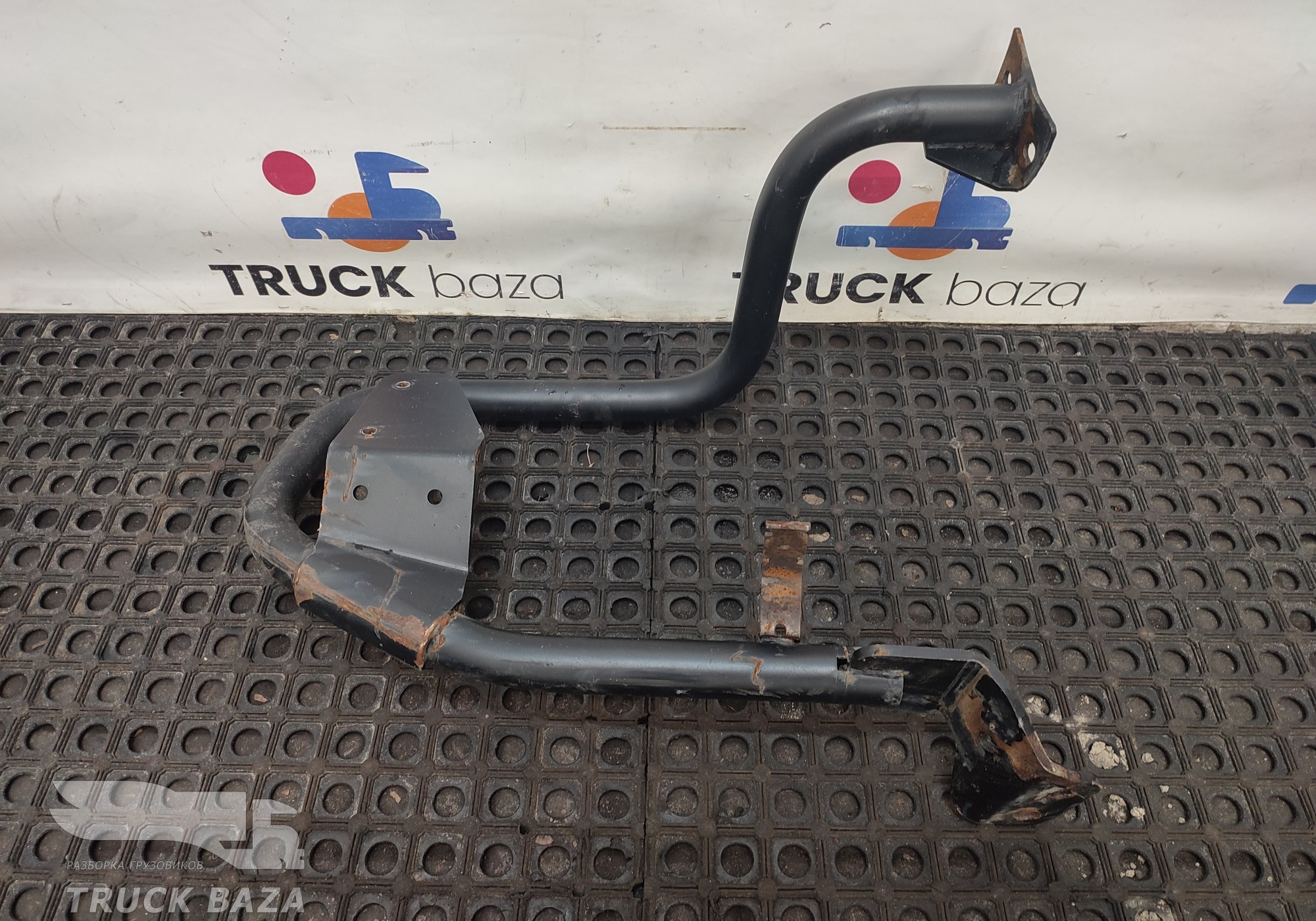 65956840452410 Поручень за кабиной для КАМАЗ 54901