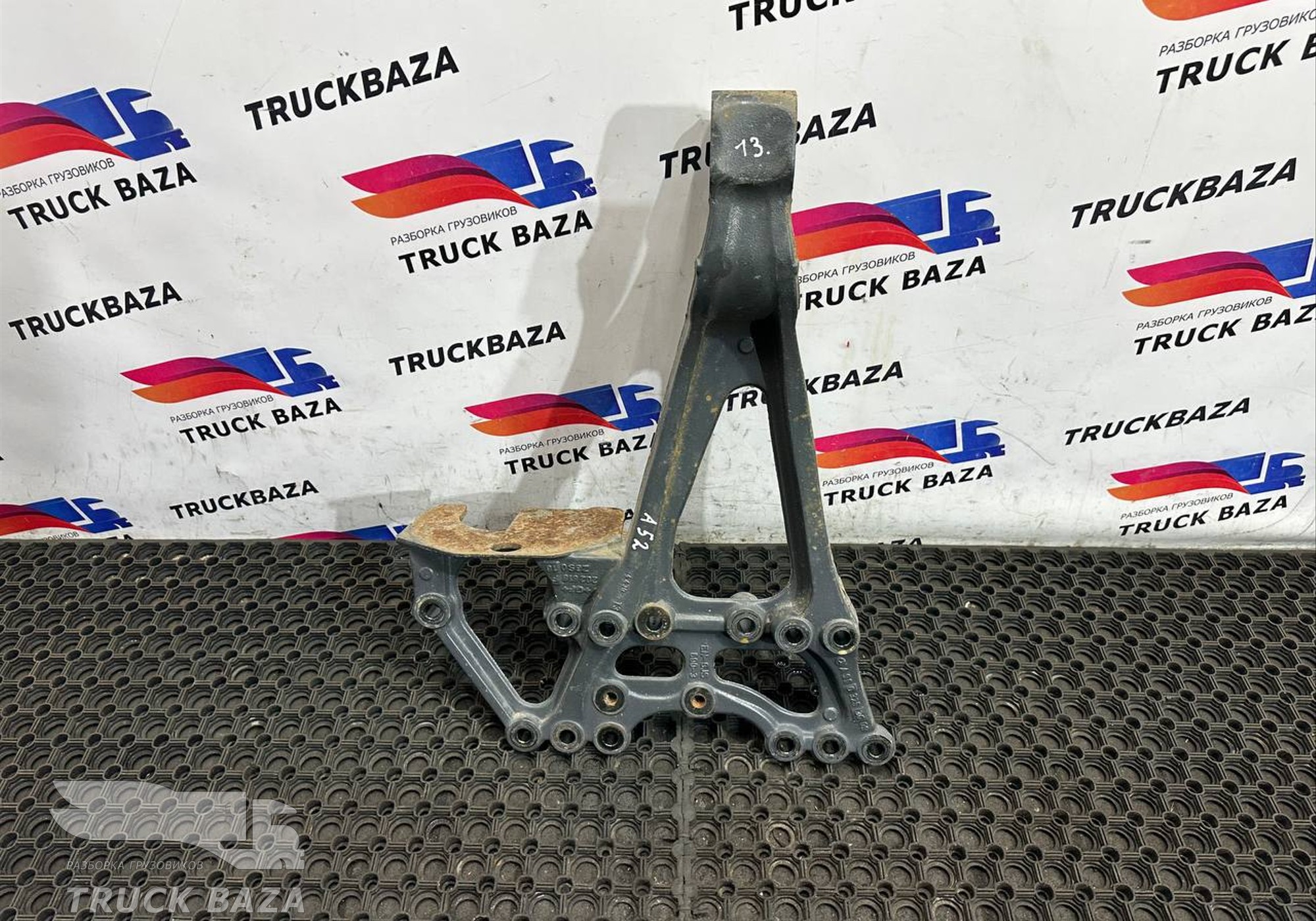 9603253009 Кронштейн реактивной тяги левый для Mercedes-Benz Actros New Actros MP4 (с 2011)