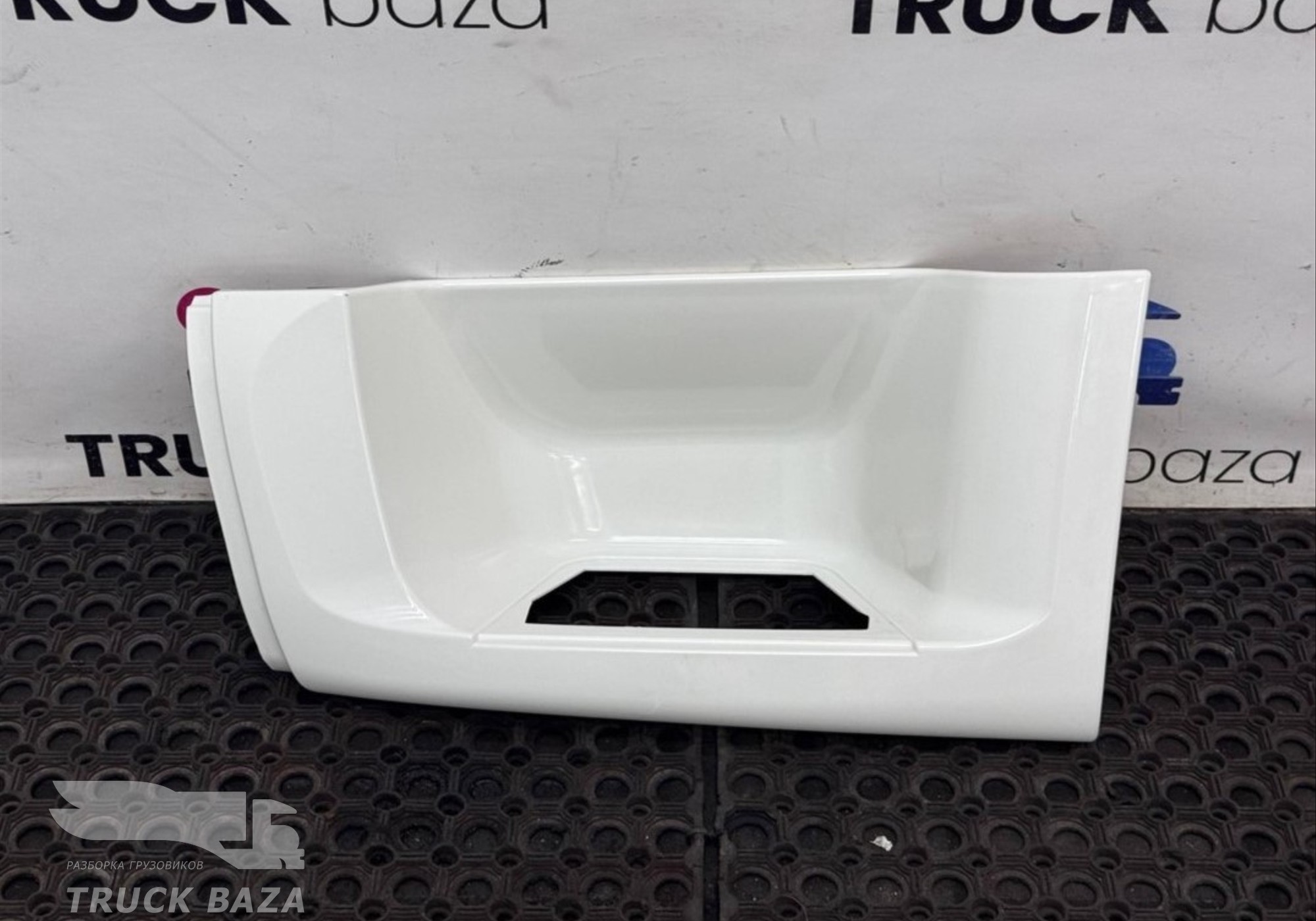 1642682 Корпус подножки левой