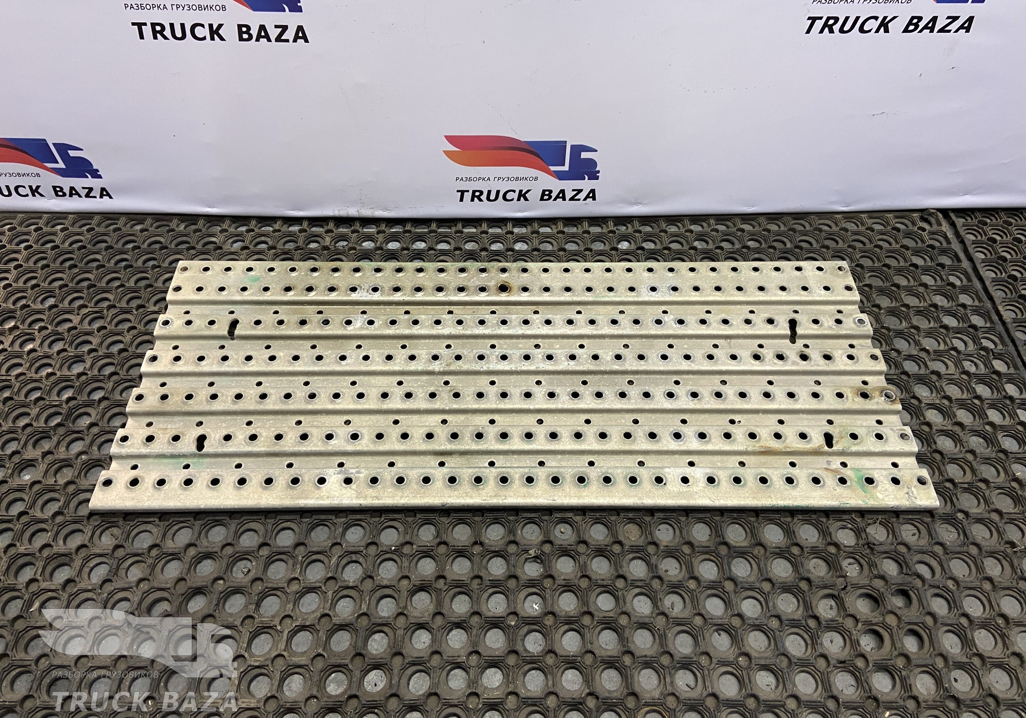 81429020297 Трап на раму за кабиной