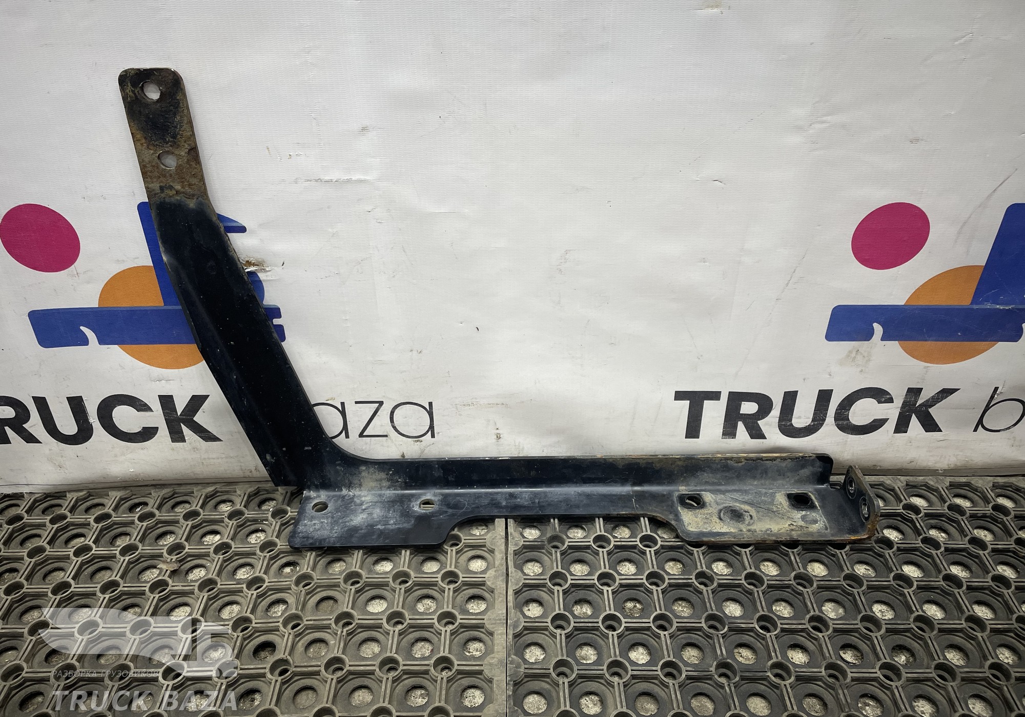 1672699 Кронштейн трапа над ящиком АКБ