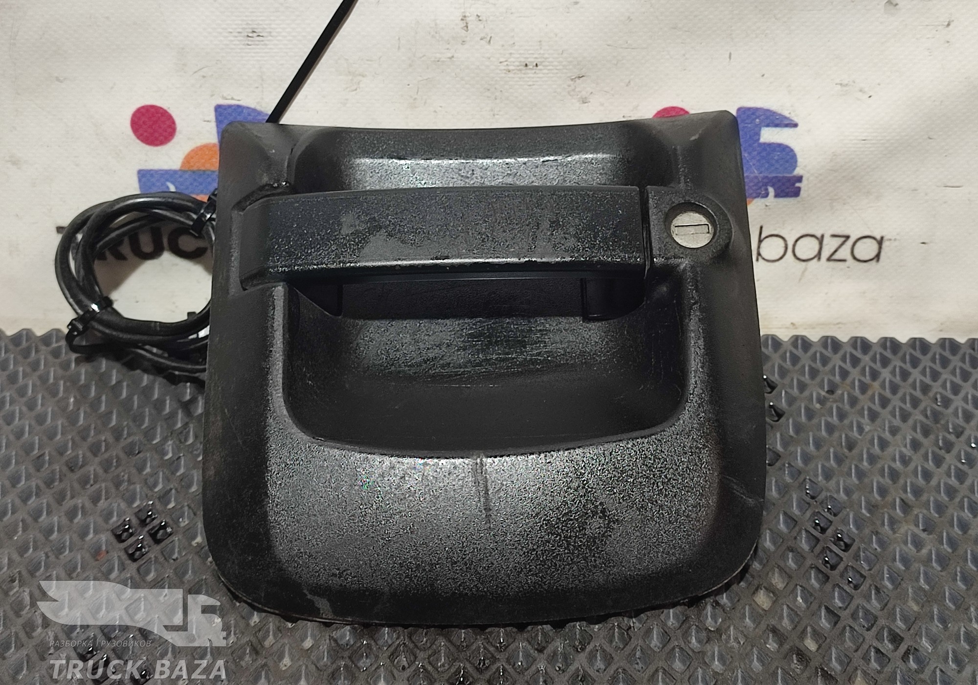 81626416078 Ручка двери наружная правая