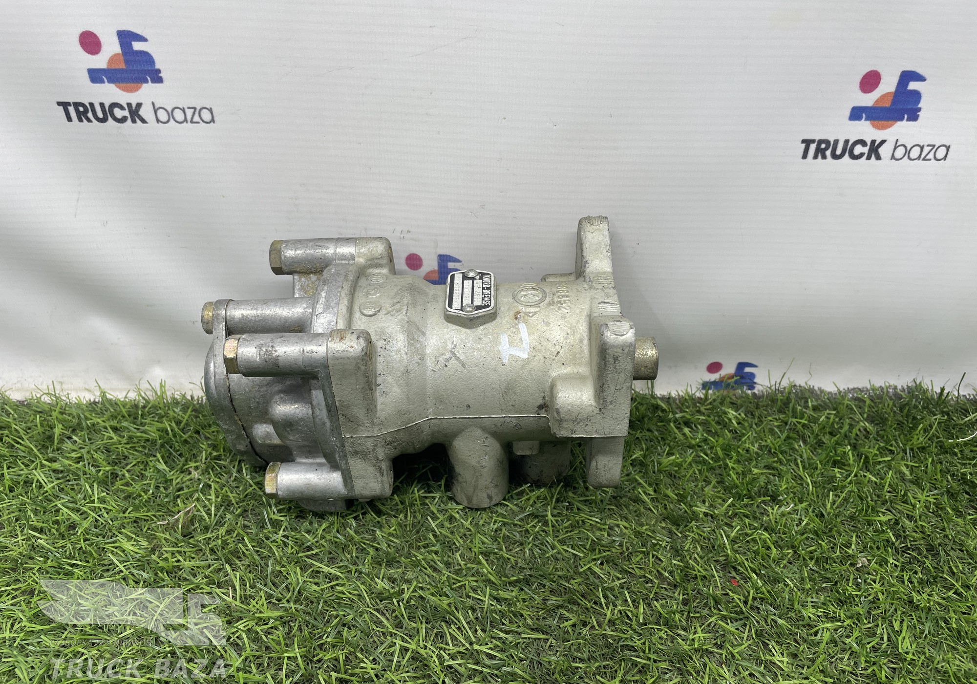 MB4658 Кран тормозной главный для Разные Грузовики