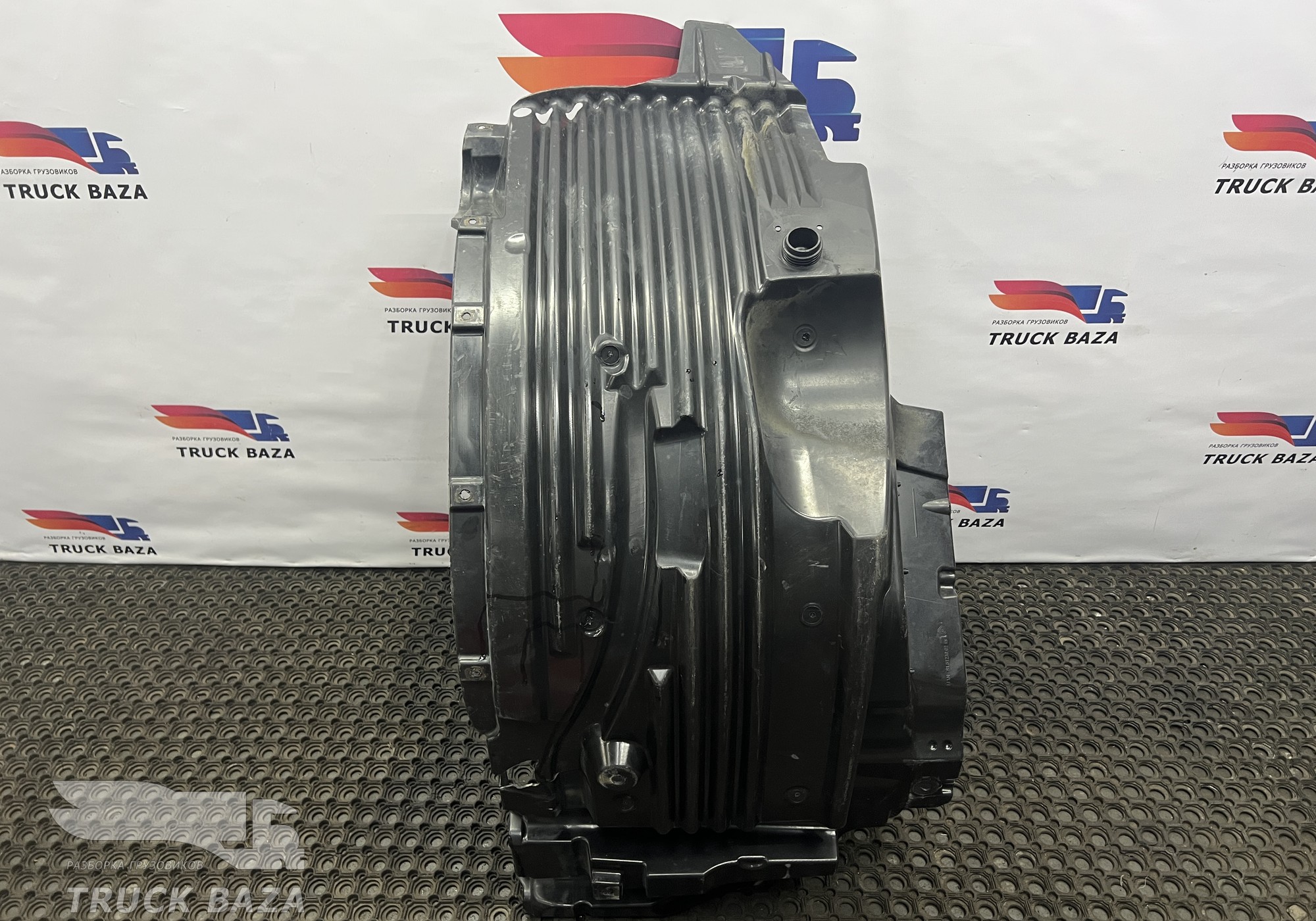 81612300283 Крыло переднее левое передняя часть