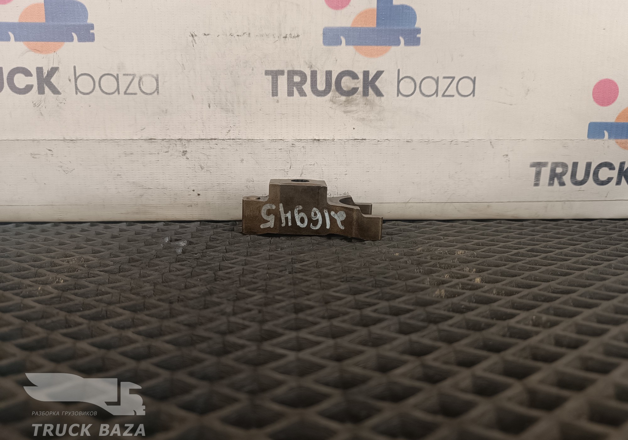 7421801388 Кронштейн форсунки топливной для Volvo FM III (с 2013)