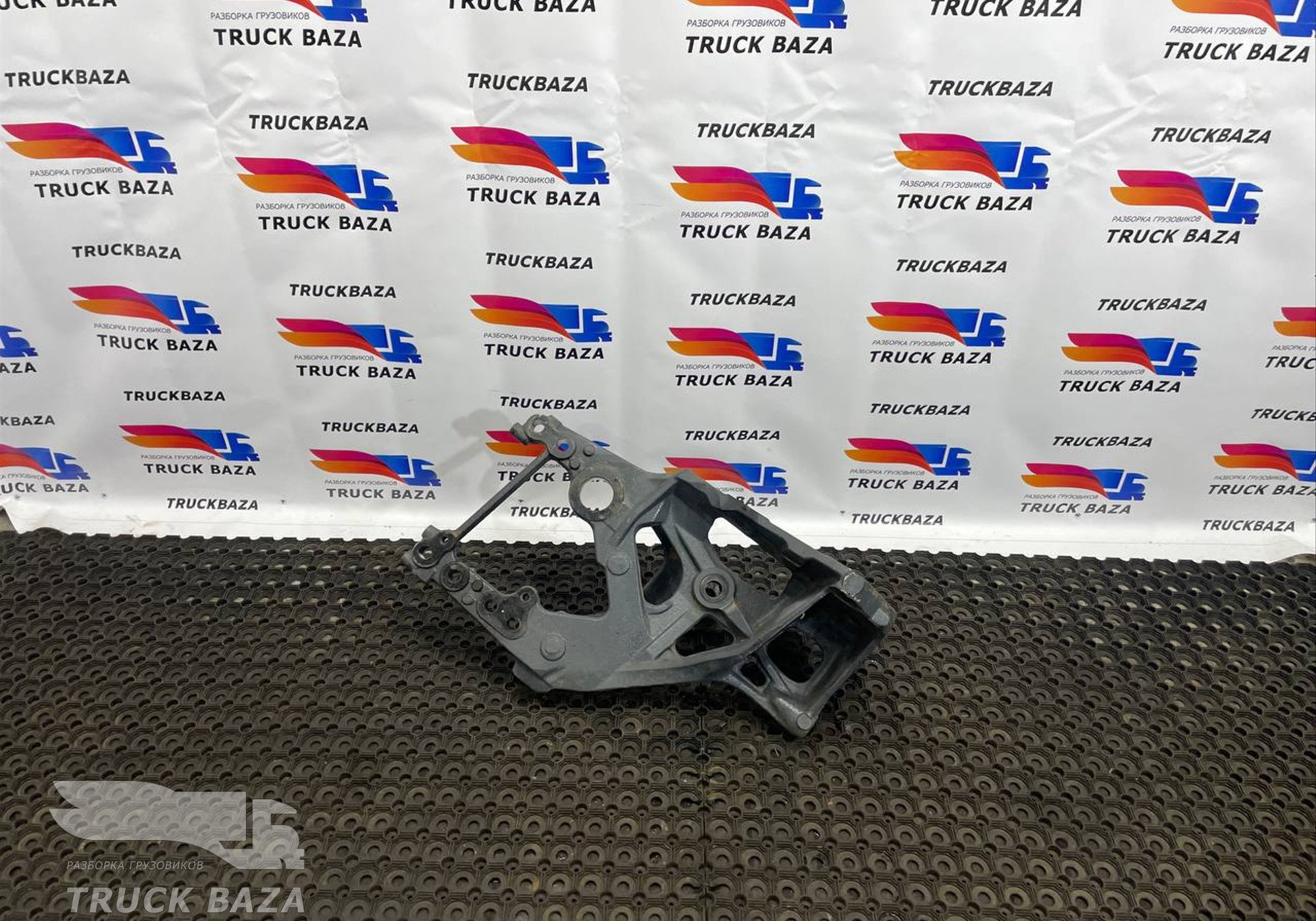 1849493 Кронштейн рессоры передний правый для Daf XF106 (с 2012)