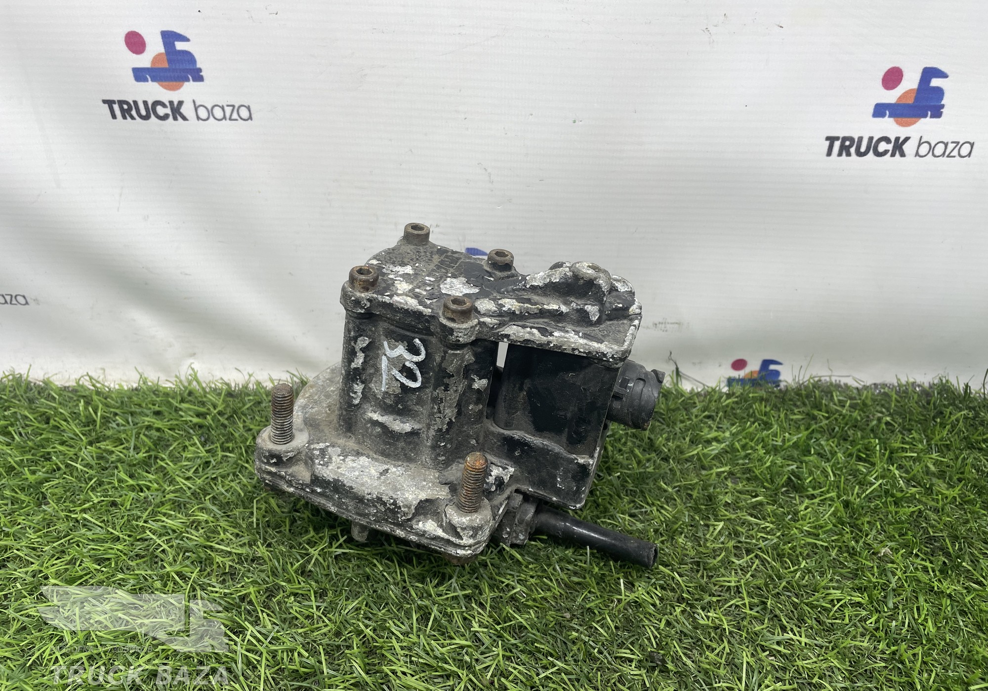 81521806019 Клапан ускорительный