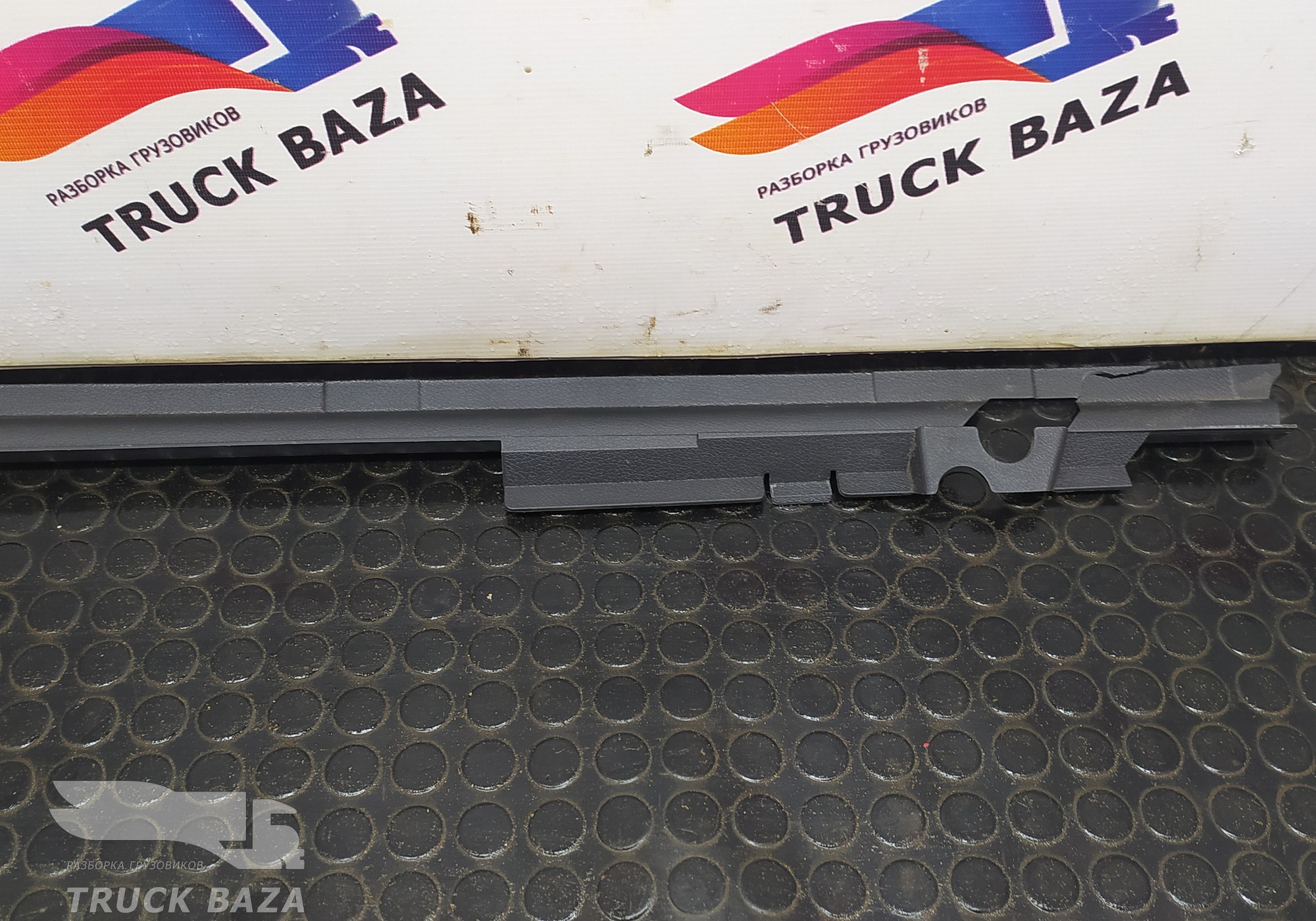 9406920101 Накладка стойки правой для Mercedes-Benz Atego I (с 1998 по 2004)