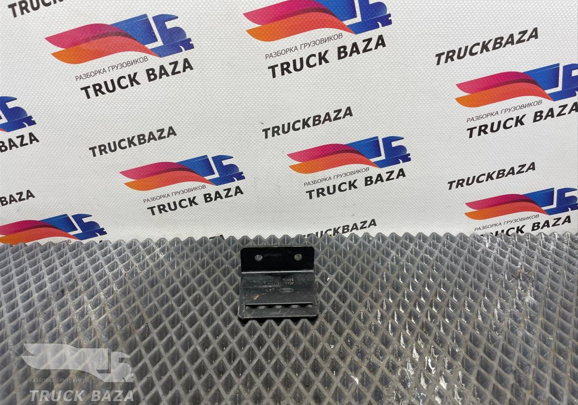 JC4617BO14 Кронштейн для Ford F-MAX (с 2018)