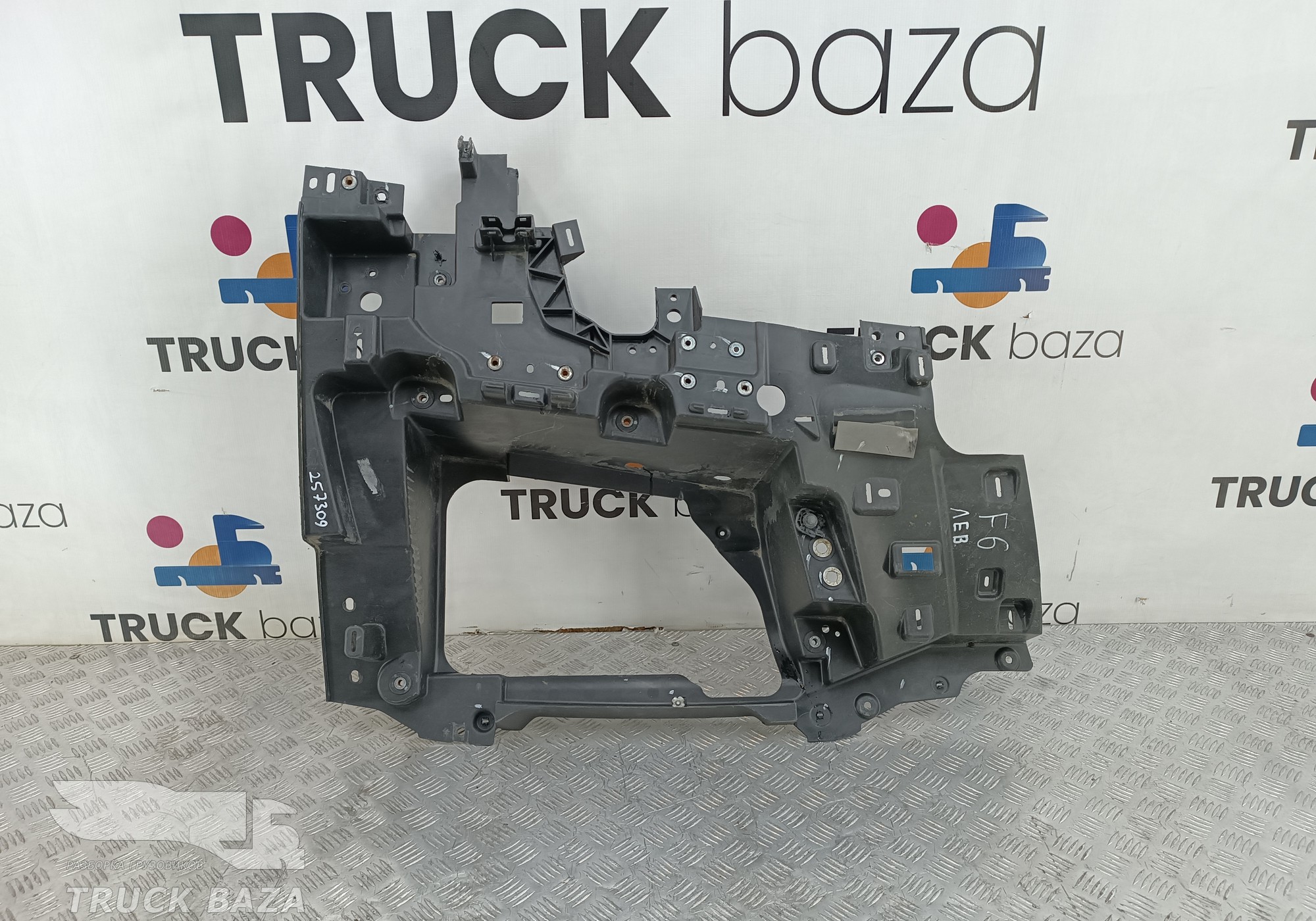 JC4617H071AH Кронштейн фары левой для Ford F-MAX (с 2018)