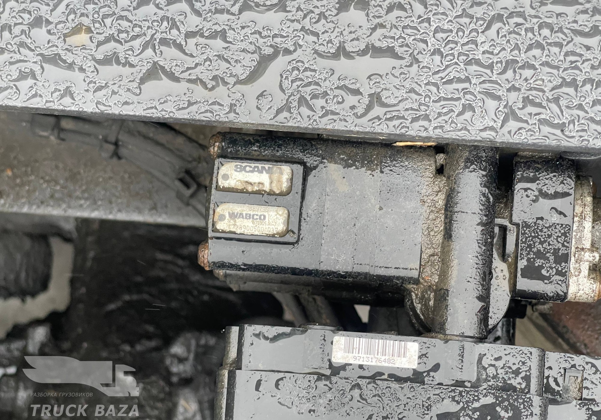 1889796 Кран уровня пола главный для Scania