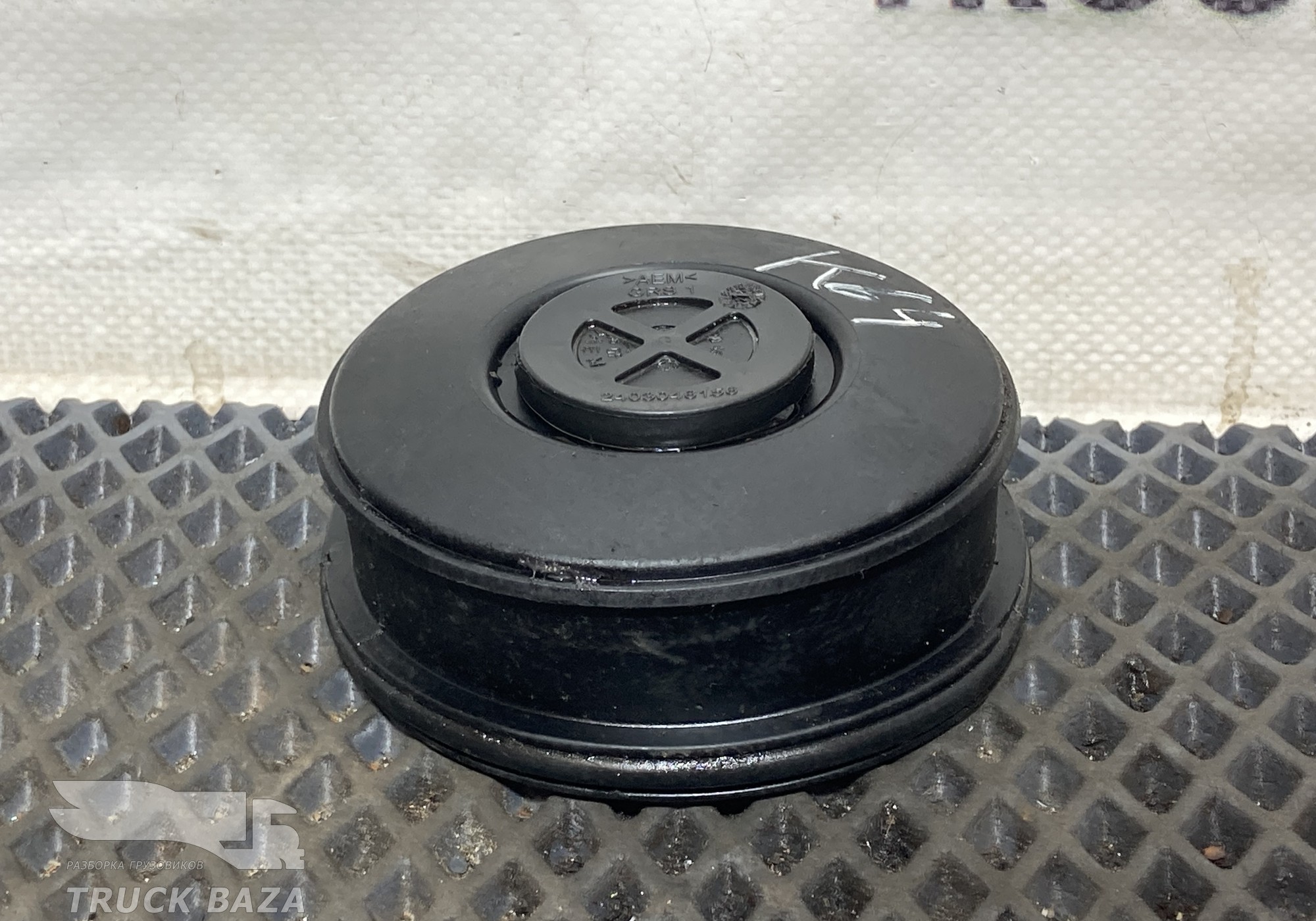 2403046156 Крышка топливного фильтра для КАМАЗ 5490 (с 2013)