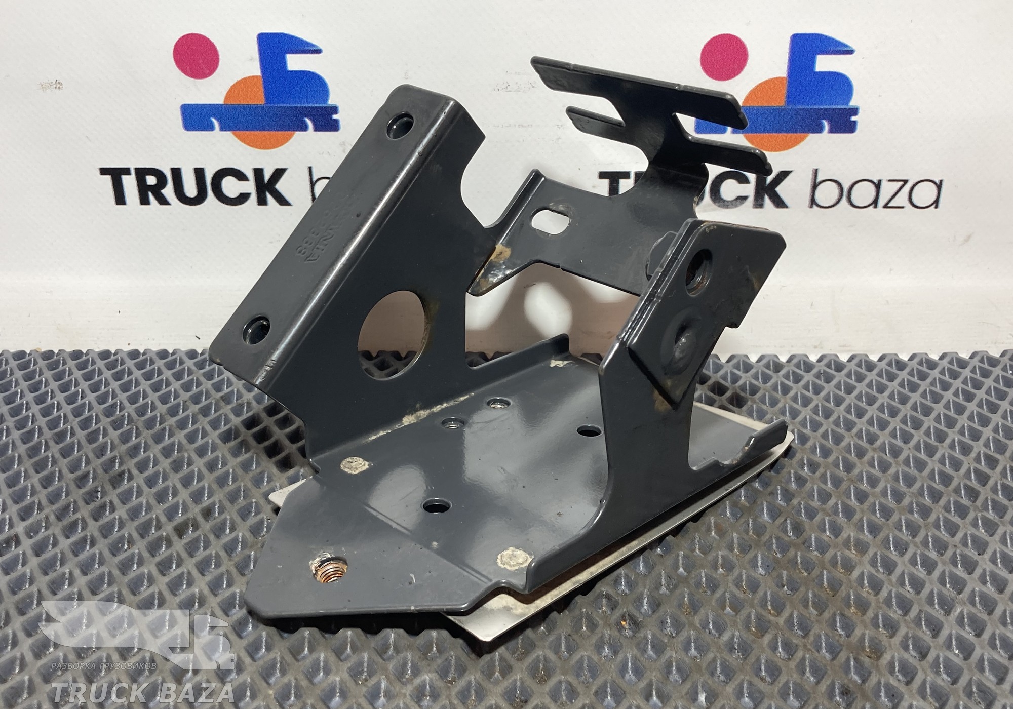 2262338 Кронштейн дозатора реагента для Scania 5-series G (с 2004 по 2016)