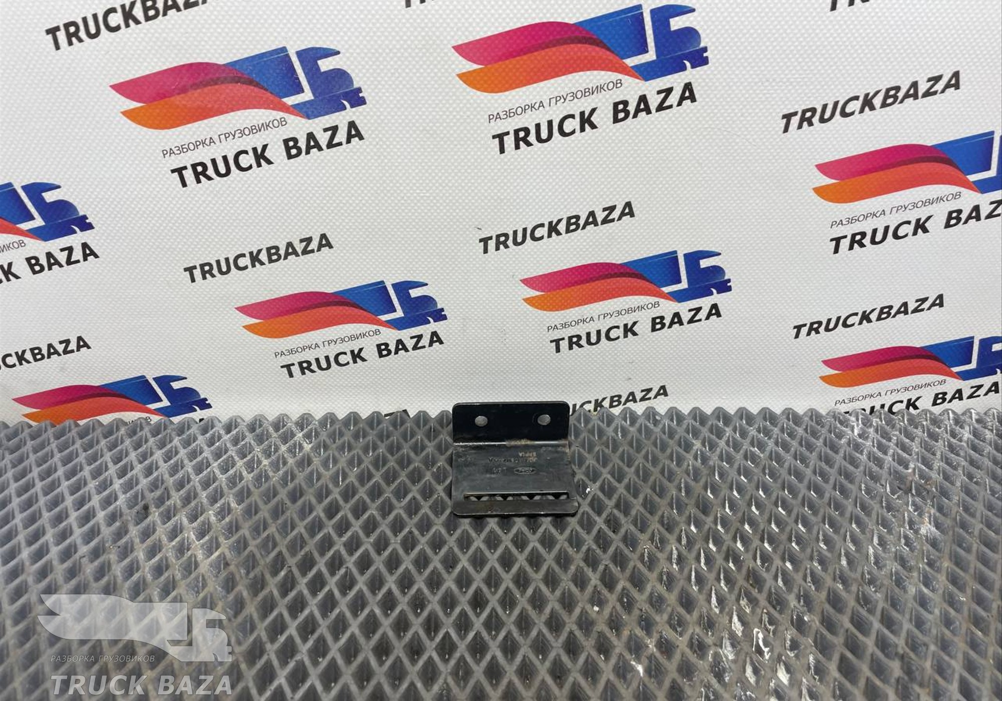 JC4617BO14 Кронштейн для Ford F-MAX (с 2018)