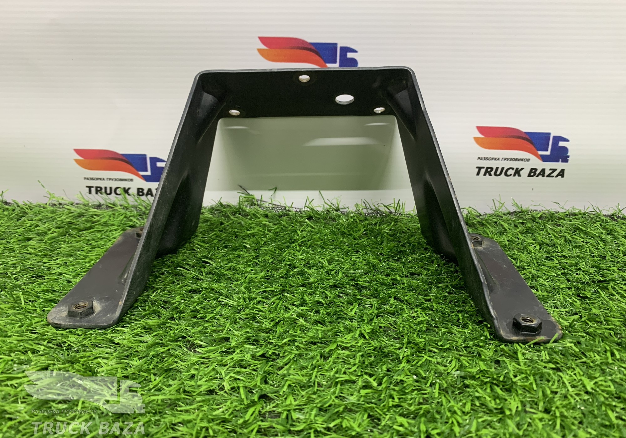 A9738101114 Кронштейн солнцезащитного козырька для КАМАЗ 5490 (с 2013)