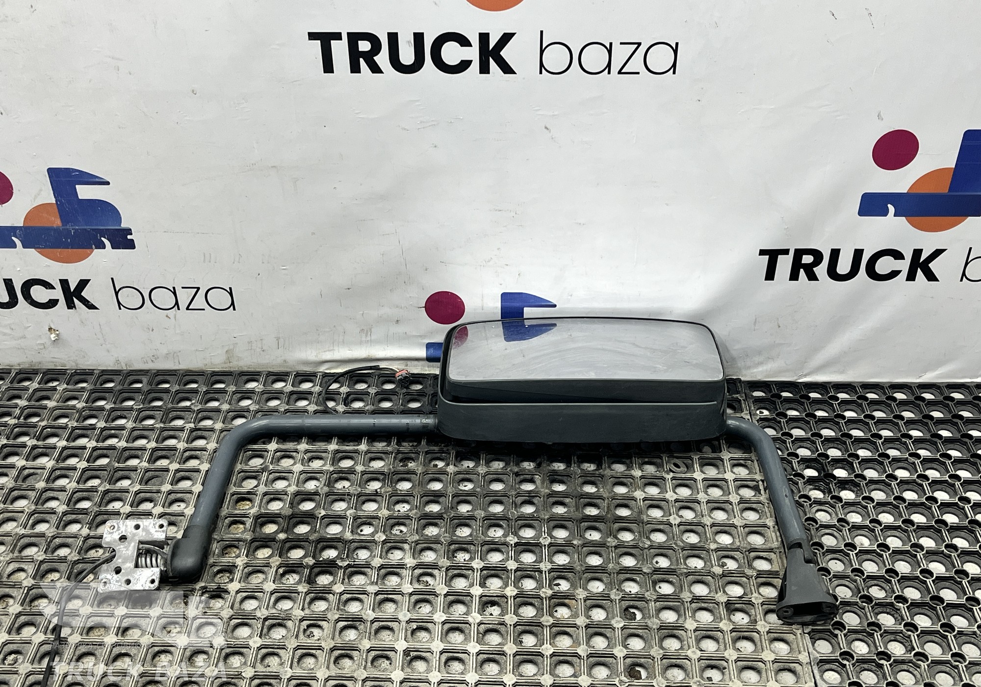 81637306430 Зеркало заднего вида боковое левое