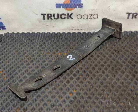 KM70013 Хомут заднего крыла для КАМАЗ