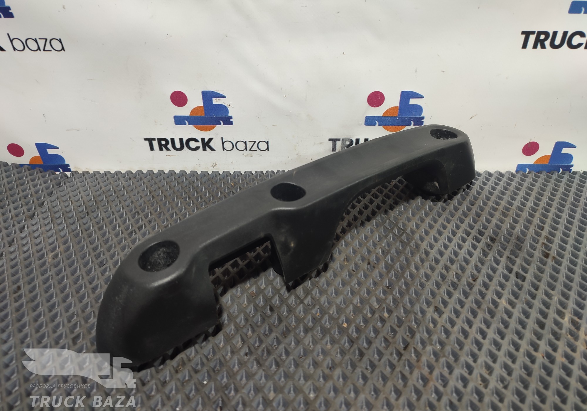 1643366 Ручка открывания капота левая