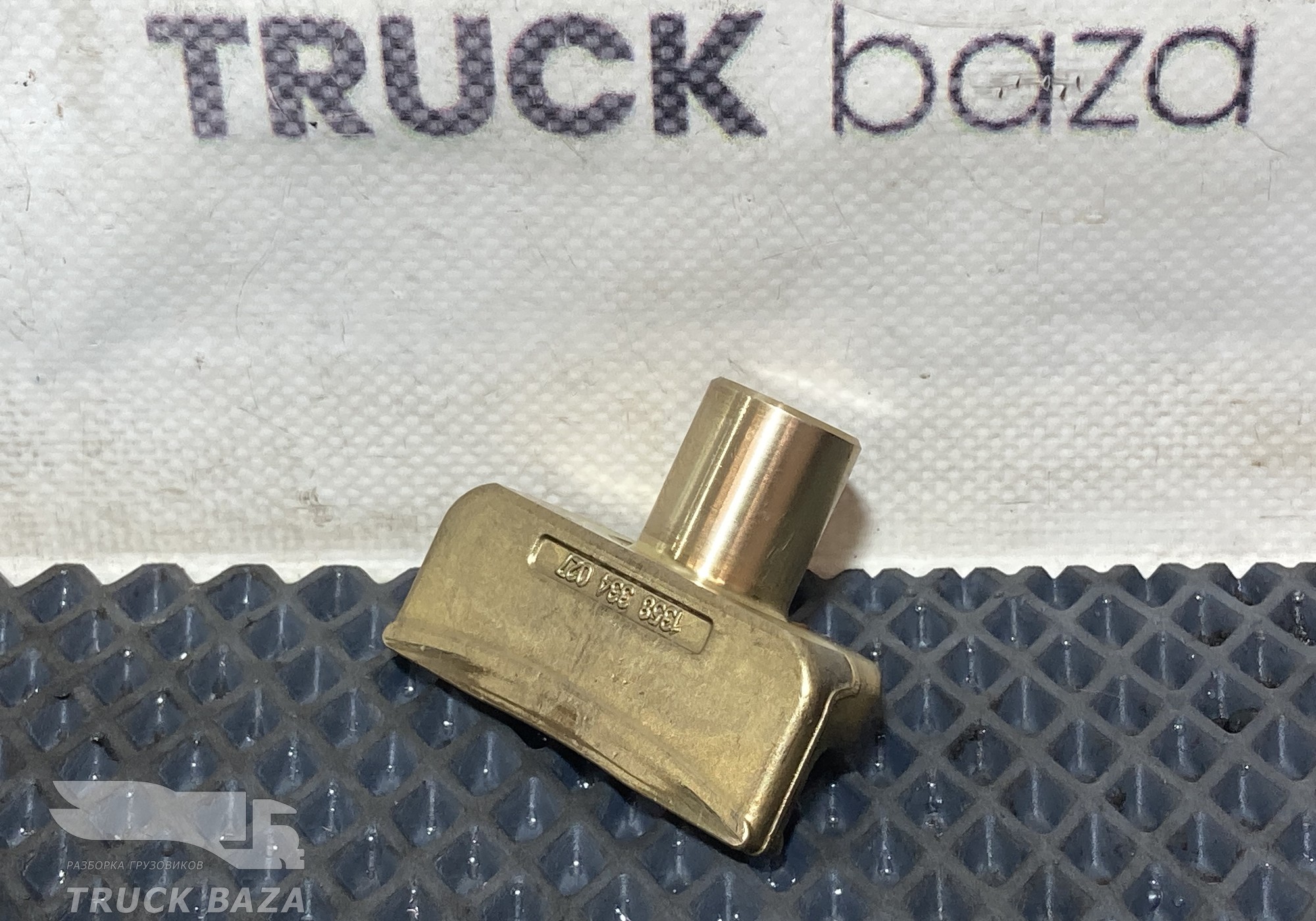 1358334027 Вкладыш вилки КПП ZF