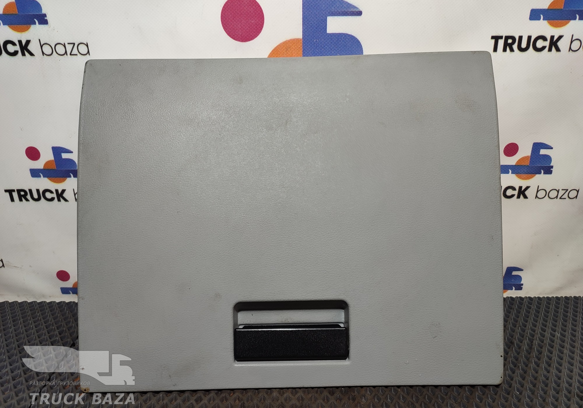 5702112 Дверца бардачка верхнего для КАМАЗ 5490 (с 2013)